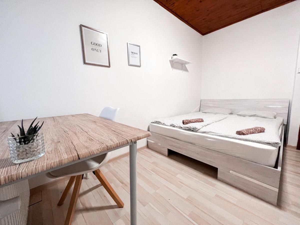 Williams Apartments Praag Buitenkant foto